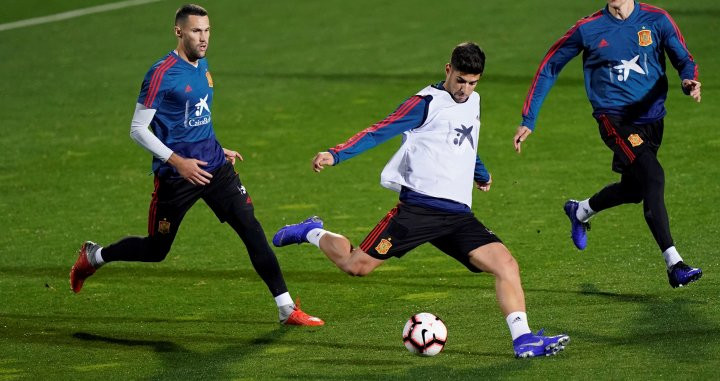 Marco Asensio en un entrenamiento con la Selección / EFE