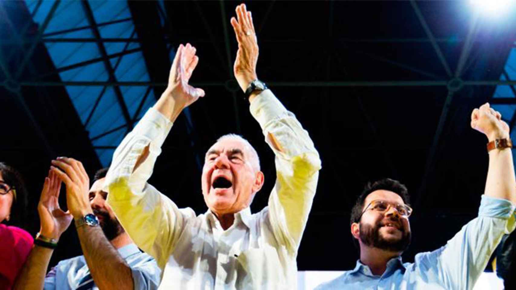 Ernest Maragall, celebrando con Pere Aragonès su triunfo en las elecciones municipales de 2019, antes de ser descartado en la investidura gracias a la alianza de Ada Colau con BCN pel Canvi