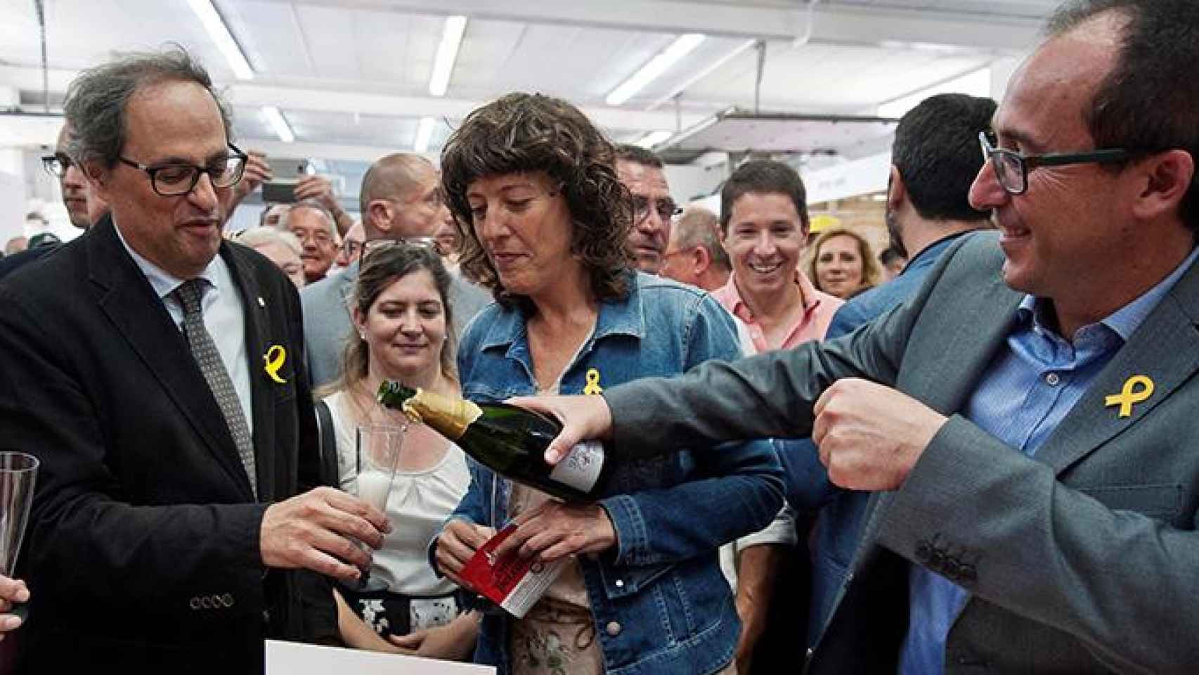 Quim Torra se dispone a brindar con cava en un acto en Palamós / EFE