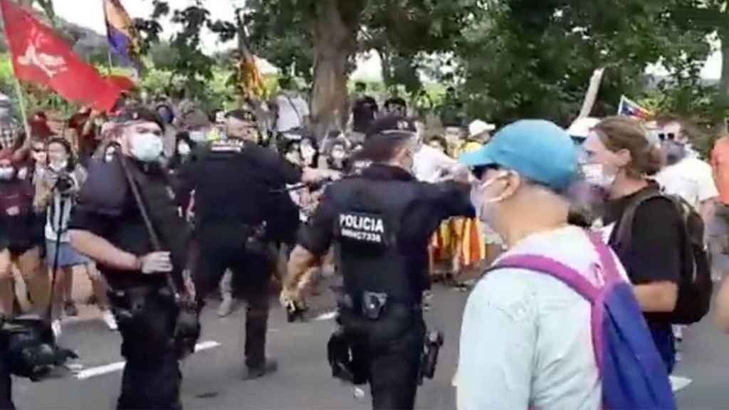 Cargas de Mossos en Poblet, por las que Ponsatí pide la dimisón de Buch / TWITTER