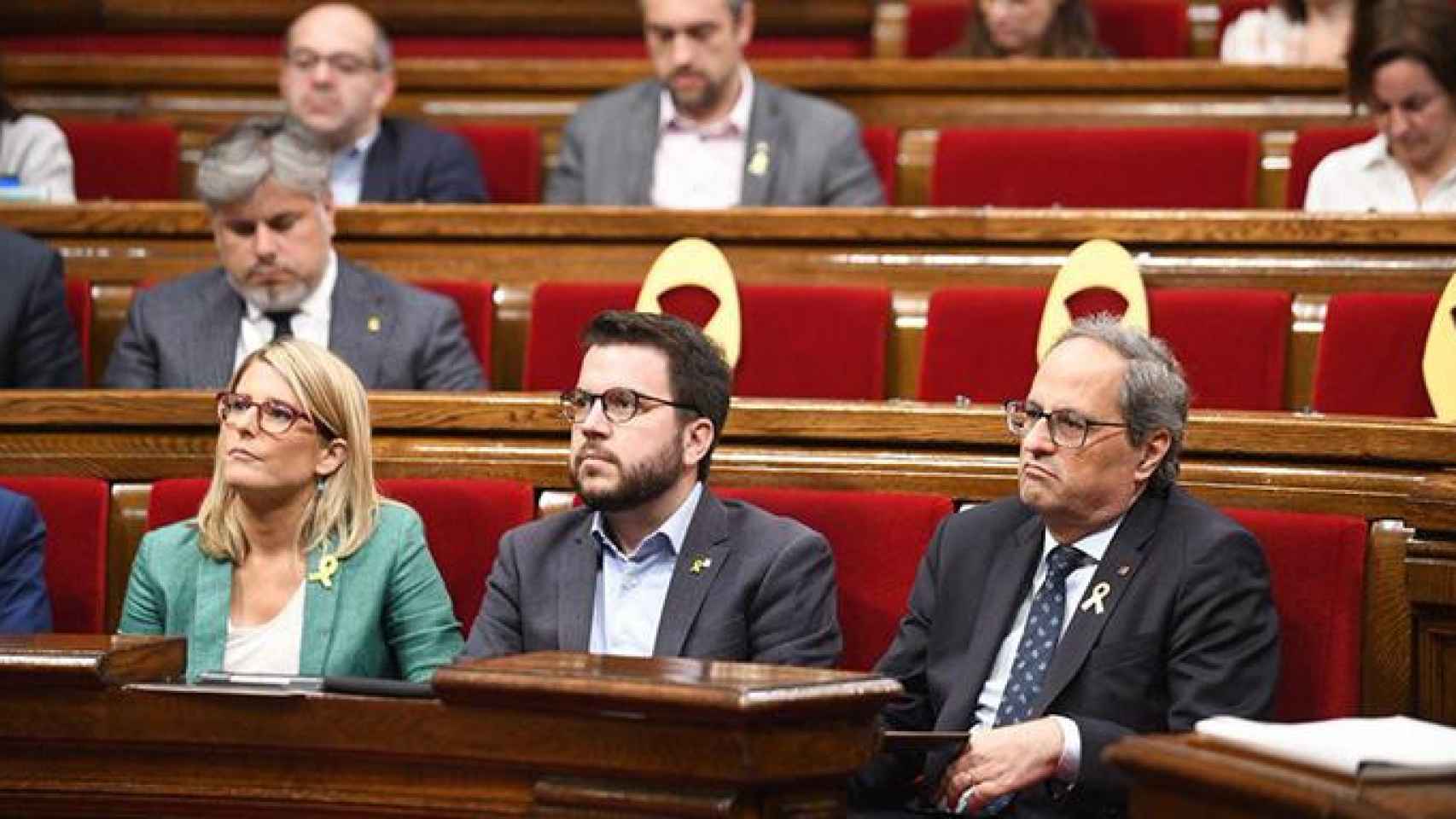 Elsa Artadi (i), Pere Aragonés (c) y Quim Torra (d) en la bancada del Govern en el Parlament / CG