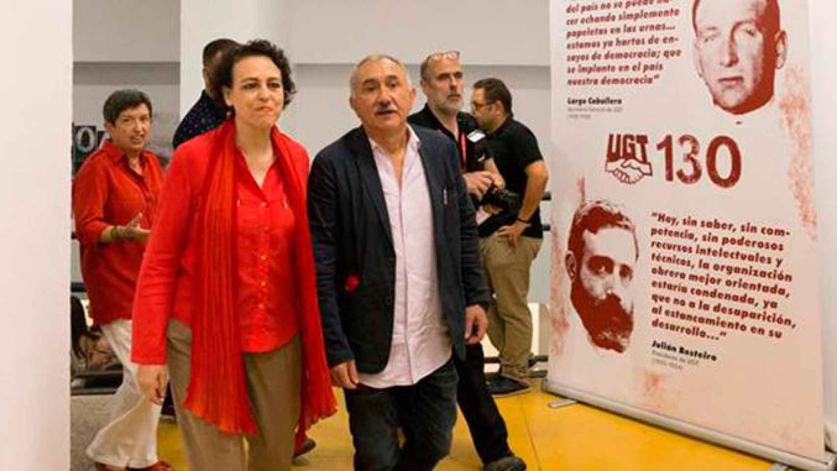 Pepe Álvarez (d), secretario general de UGT, y la ministra Magdalena Valerio (i), durante los actos de conmemoración de los 130 años de la fundación de UGT / EFE