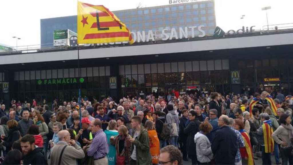 Más de 200 personas despiden a Nuet y Simó antes de viajar a Madrid para declarar