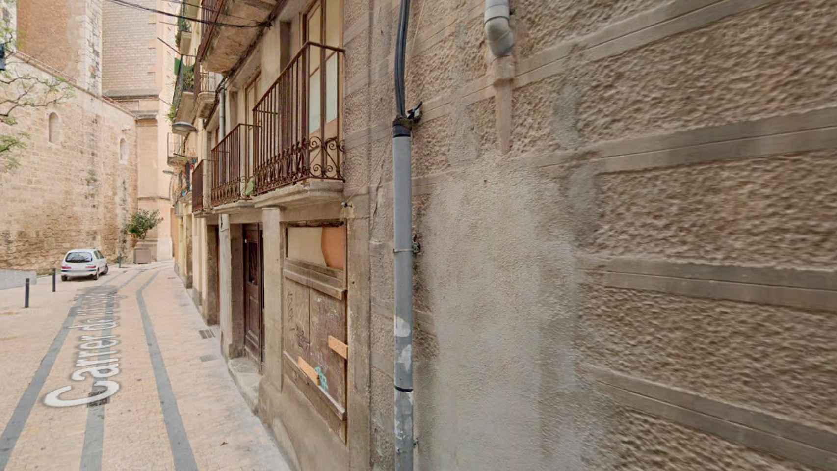 La calle de Valls donde ha aparecido el cadáver / GOOGLE STREET VIEW