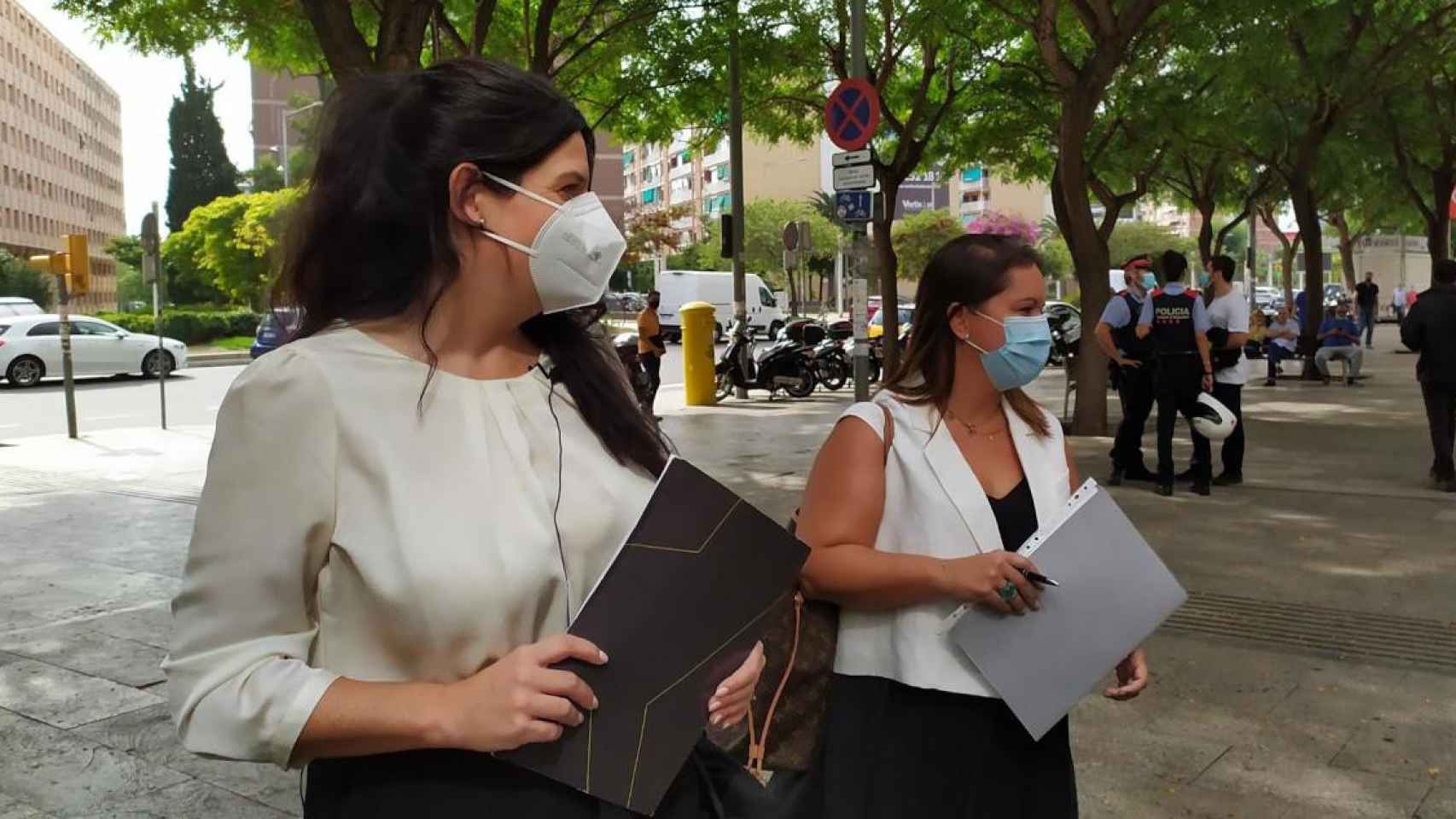 Las abogadas Carla Vall y Marta Ariste, que representan a la familia materna del niño asesinado en un hotel de Barcelona / EP