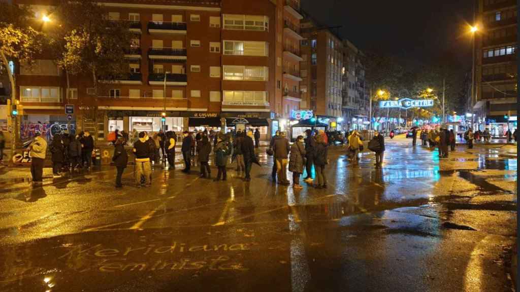 Manifestantes independentistas durante el corte de la Meridiana / MERIDIANA RESISTEIX