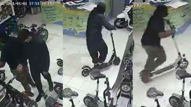 Tres imágenes del robo a cámara lenta en la tienda de patinetes de El Born, en Barcelona / CG