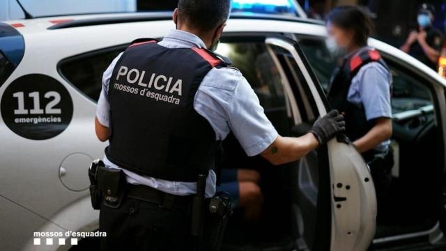 Los Mossos han denunciado a 75 personas por hacer botellón / EP