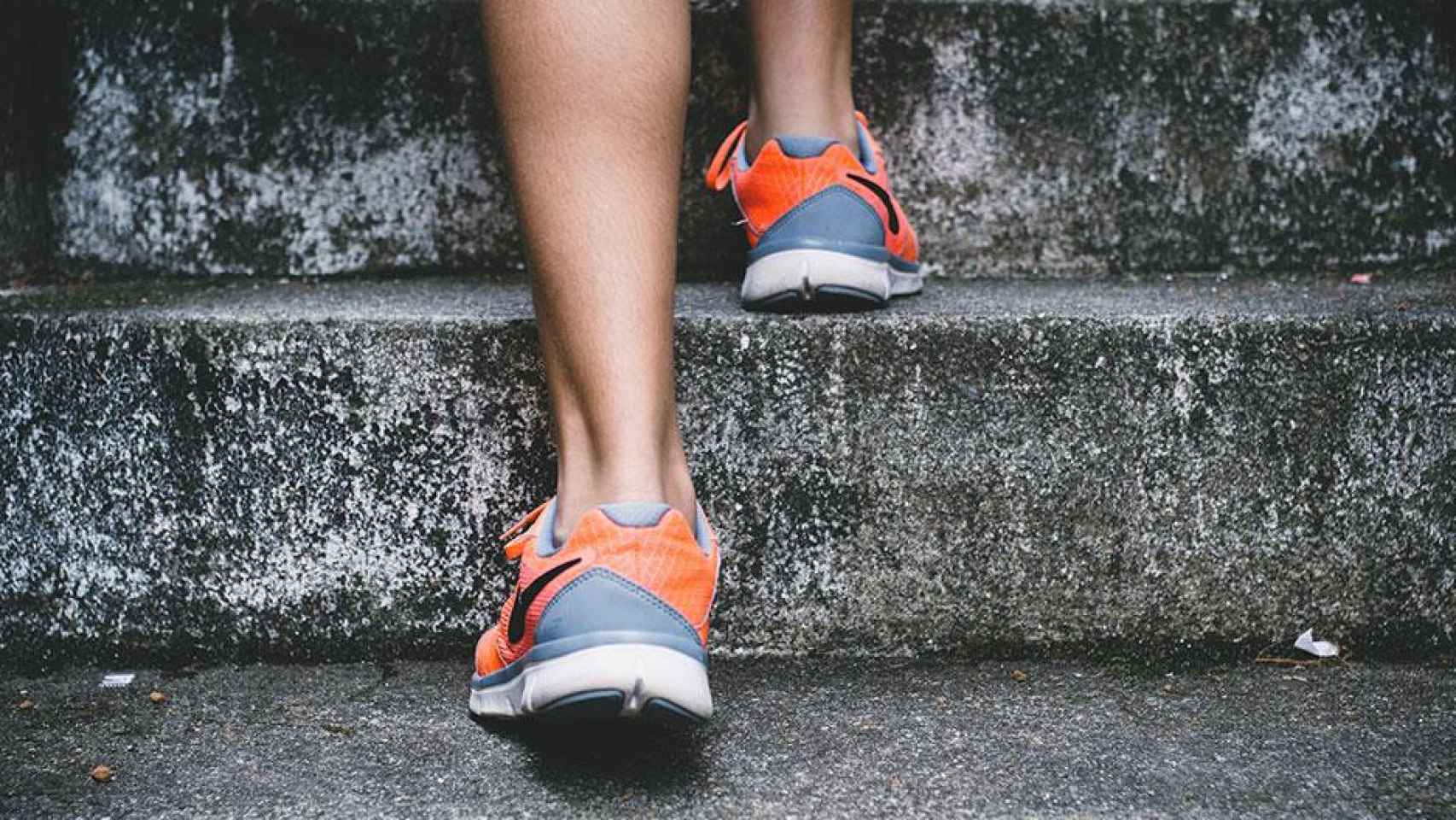 Amante del running corriendo cinco kilómetros / UNSPLASH