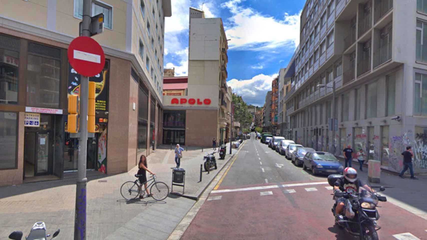 Entrada de la sala Apolo, en Poble-sec (Barcelona) / CG