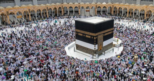 Peregrinos musulmanes circunvalan la Kaaba, el santuario más sagrado del Islam, en la Gran Mezquita de La Meca durante la peregrinación del Hajj / EP