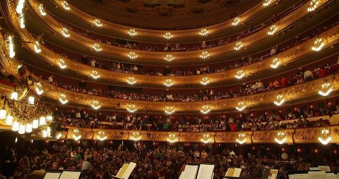 Interior del Liceu / Josep Renalias EN WIKIMEDIA COMMONS