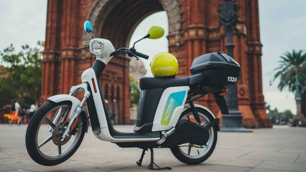 Una moto eléctrica de eCooltra en Barcelona