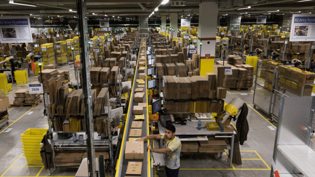 Imagen de un almacén logístico de Amazon / CG