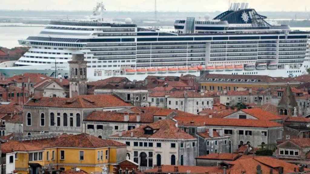 Venecia, gobernada por el alcalde Luigi Brugnaro, discrepa de las medidas de Colau para el control turístico / CG