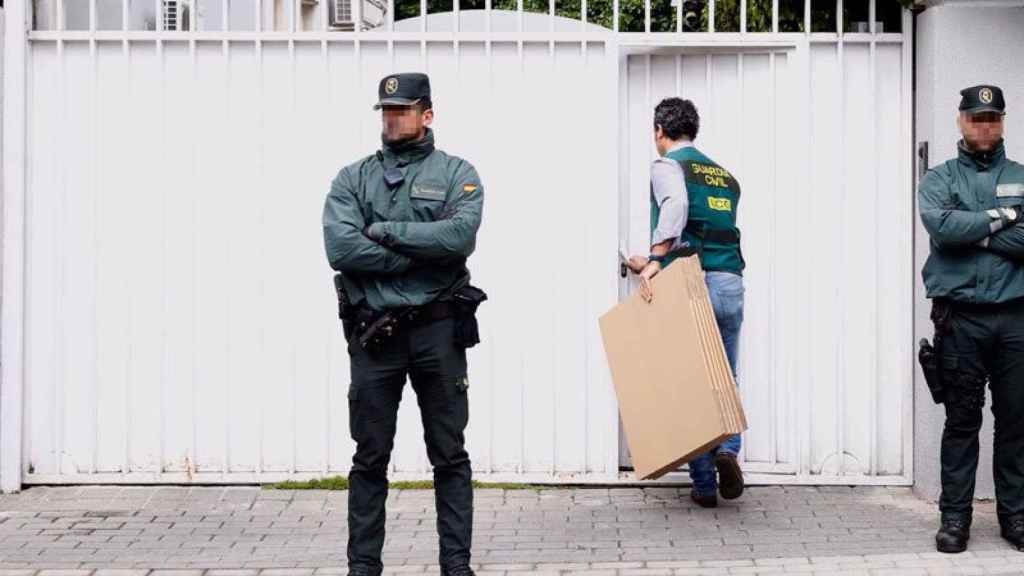 Agentes de la Unidad Central Operativa (UCO) de la Guardia Civil, en una operación anterior.