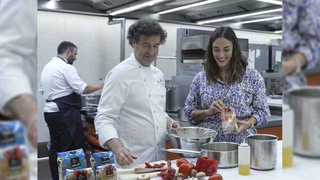 El chef Estrella Michelín y embajador de Grupo Gallo, Pepe Rodríguez, y la nutricionista Gabriela Uriarte / GRUPO GALLO