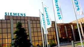 Entrada principal de la sede corporativa de Siemens de Tres Cantos en Madrid / CG