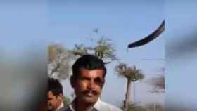 Captura del hombre mordido por una cobra en India / Youtube