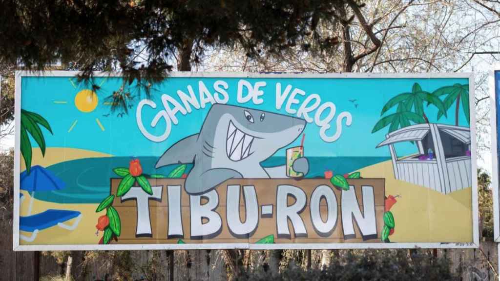 La pancarta que utiliza el grupo Tibu-Rón para la reapertura de su local