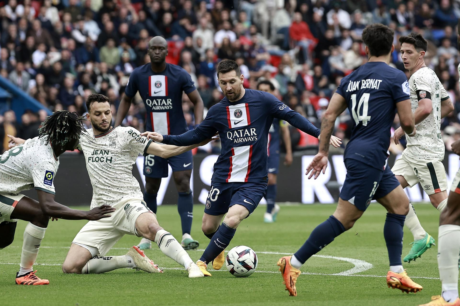 Messi, durante la derrota del PSG contra el Lorient / EFE