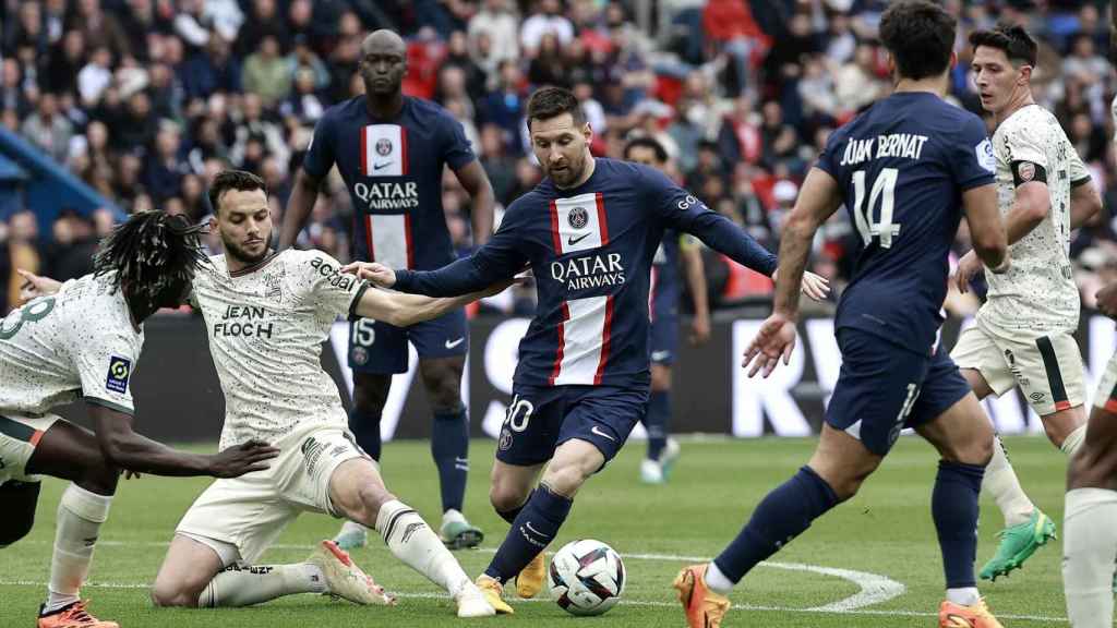 Messi, durante la derrota del PSG contra el Lorient / EFE