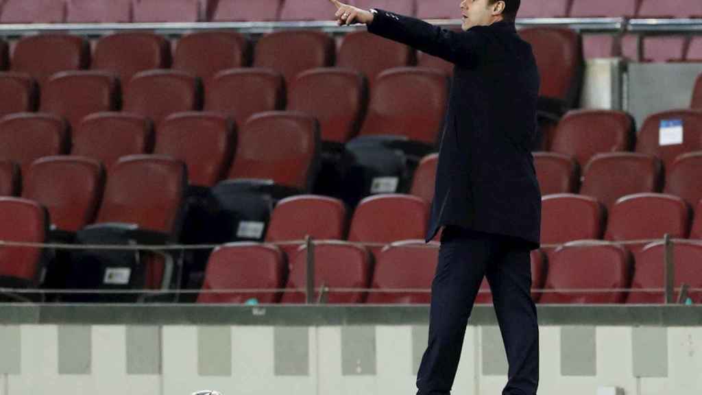 Mauricio Pochettino en el Camp Nou / EFE