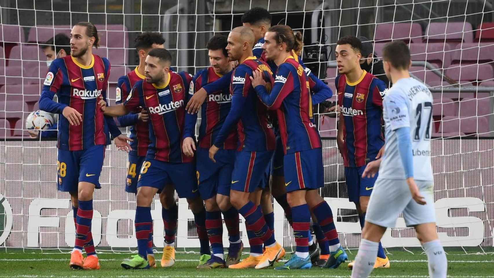 Los jugadores del Barça, celebrando un gol contra el Valencia | EFE