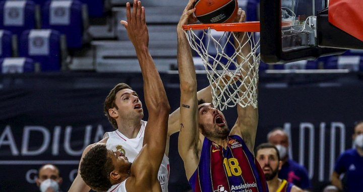 Pierre Oriola contra el Real Madrid / EFE