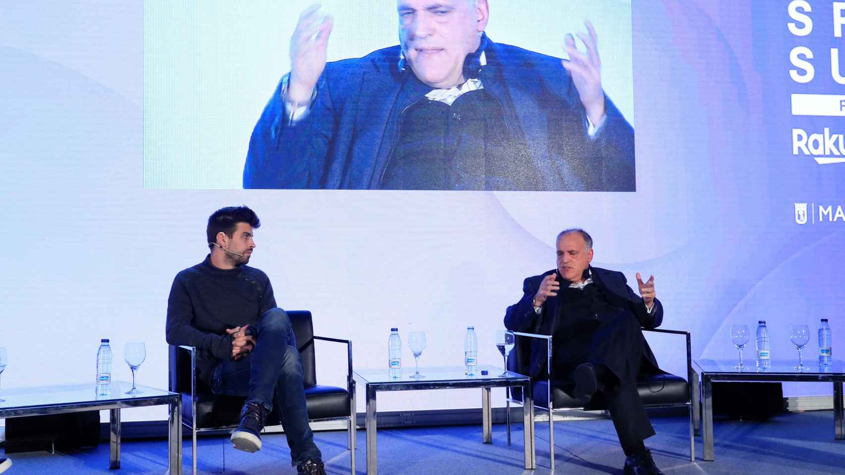 Gerard Piqué y Javier Tebas en un acto / EFE