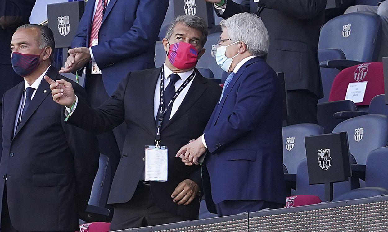 Laporta hablando con Cerezo en el palco del Camp Nou / Redes