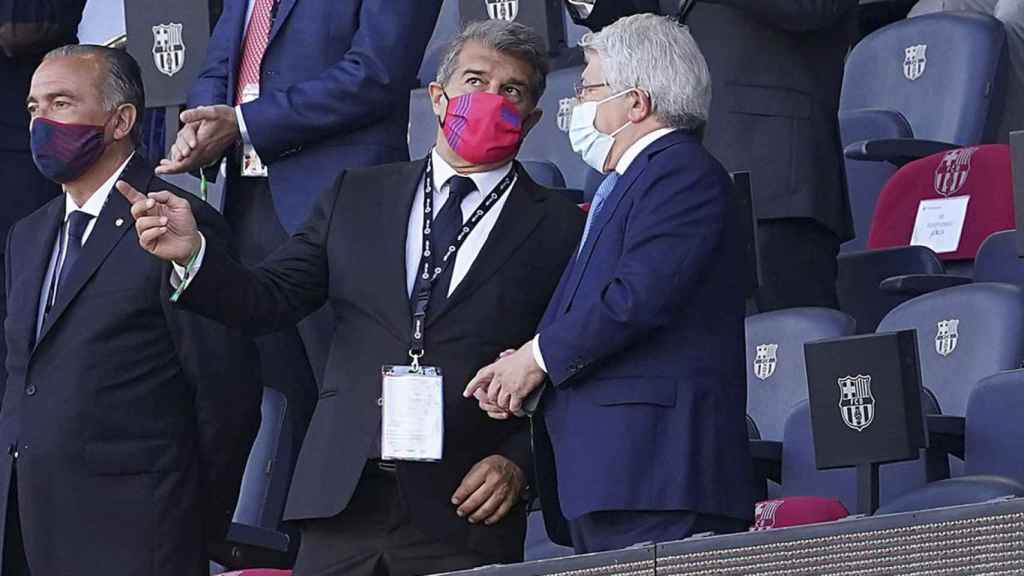 Laporta hablando con Cerezo en el palco del Camp Nou / Redes