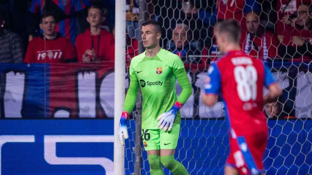 Iñaki Peña, en su debut oficial con el primer equipo del Barça / FCB