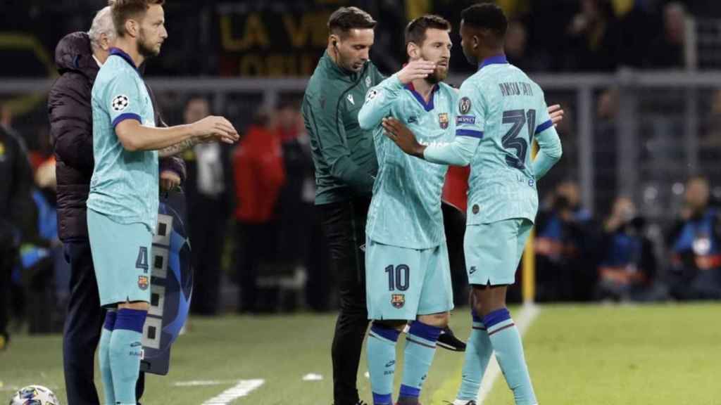 Una foto de Leo Messi entrando por Ansu Fati durante el Borussia Dortmund - Barça / FCB