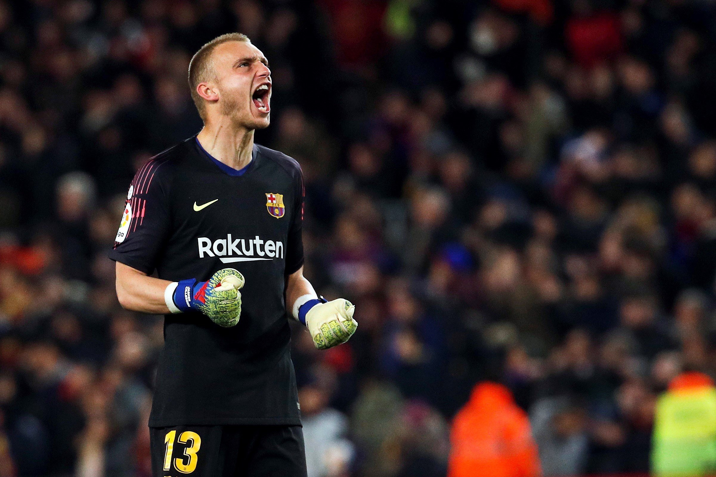 Jasper Cillessen celebra un gol del Barça frente al Sevilla / EFE