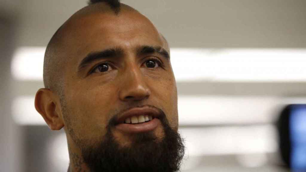 Una foto de Arturo Vidal al llegar a Miami con la selección chilena