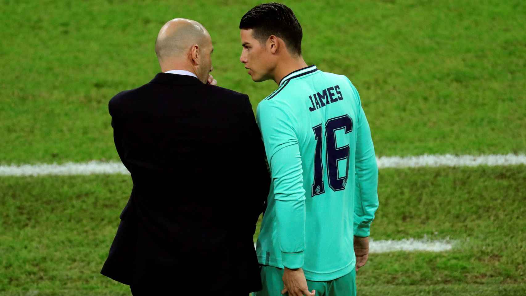 Zidane y James en la banda de Anoeta / Redes