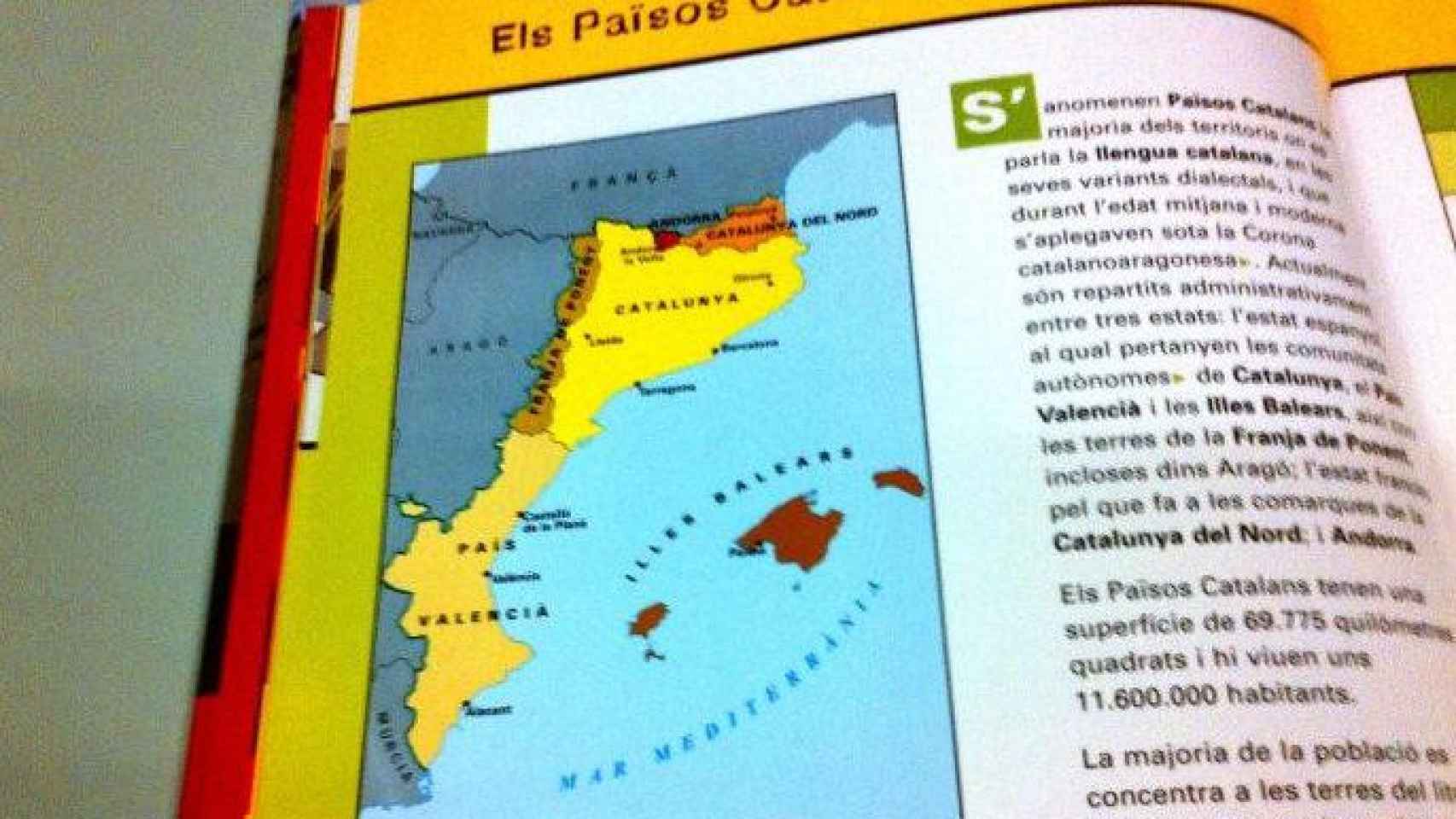 Libro de texto que hace referencia a los 'Países Catalanes' / TWITTER