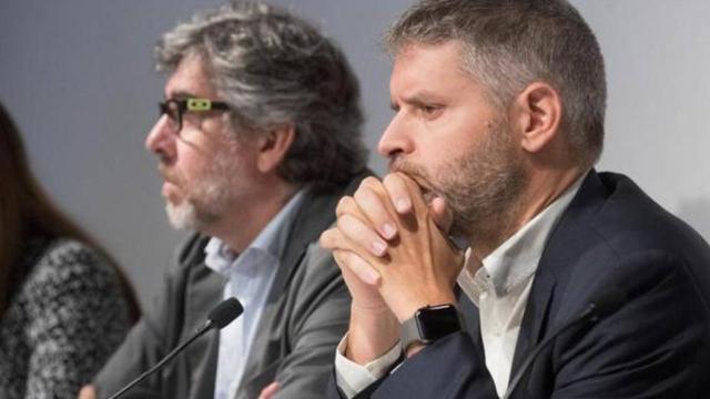 Andreu Van den Eyden (d) y Jordi Pina (en segundo plano), dos de los abogados defensores en el juicio del 'procés' / EFE