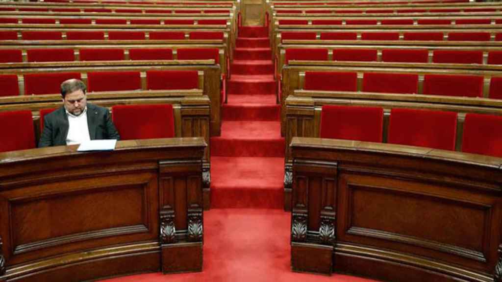 Oriol Junqueras, vicepresidente del Govern, momentos antes de una sesión plenaria en el Parlament / EFE