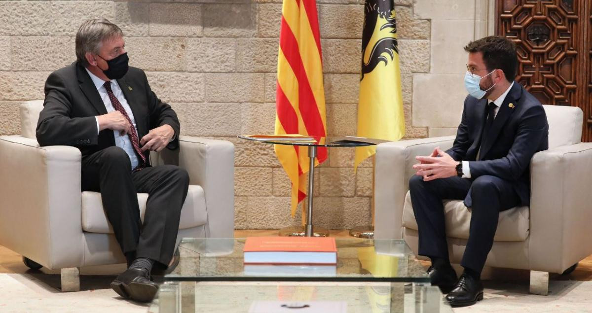 Jan Jambon, presidente de Flandes y miembro de la N-VA (i), y el presidente Pere Aragonès (d) en el Palau de la Generalitat / GENCAT