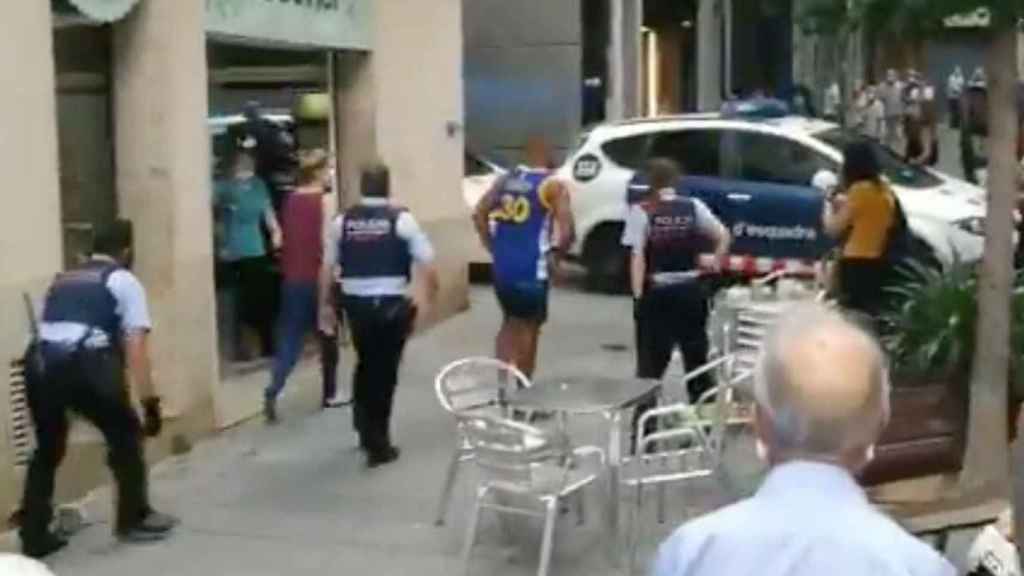 Efectivos de Mossos d'Esquadra en Mataró tras el robo / PATRULLA VECINAL MATARÓ