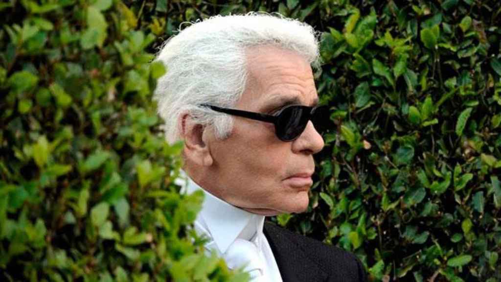 El diseñador alemán Karl Lagerfeld en una imagen realizada el 9 de mayo de 2011 tras un desfile de Chanel / EFE