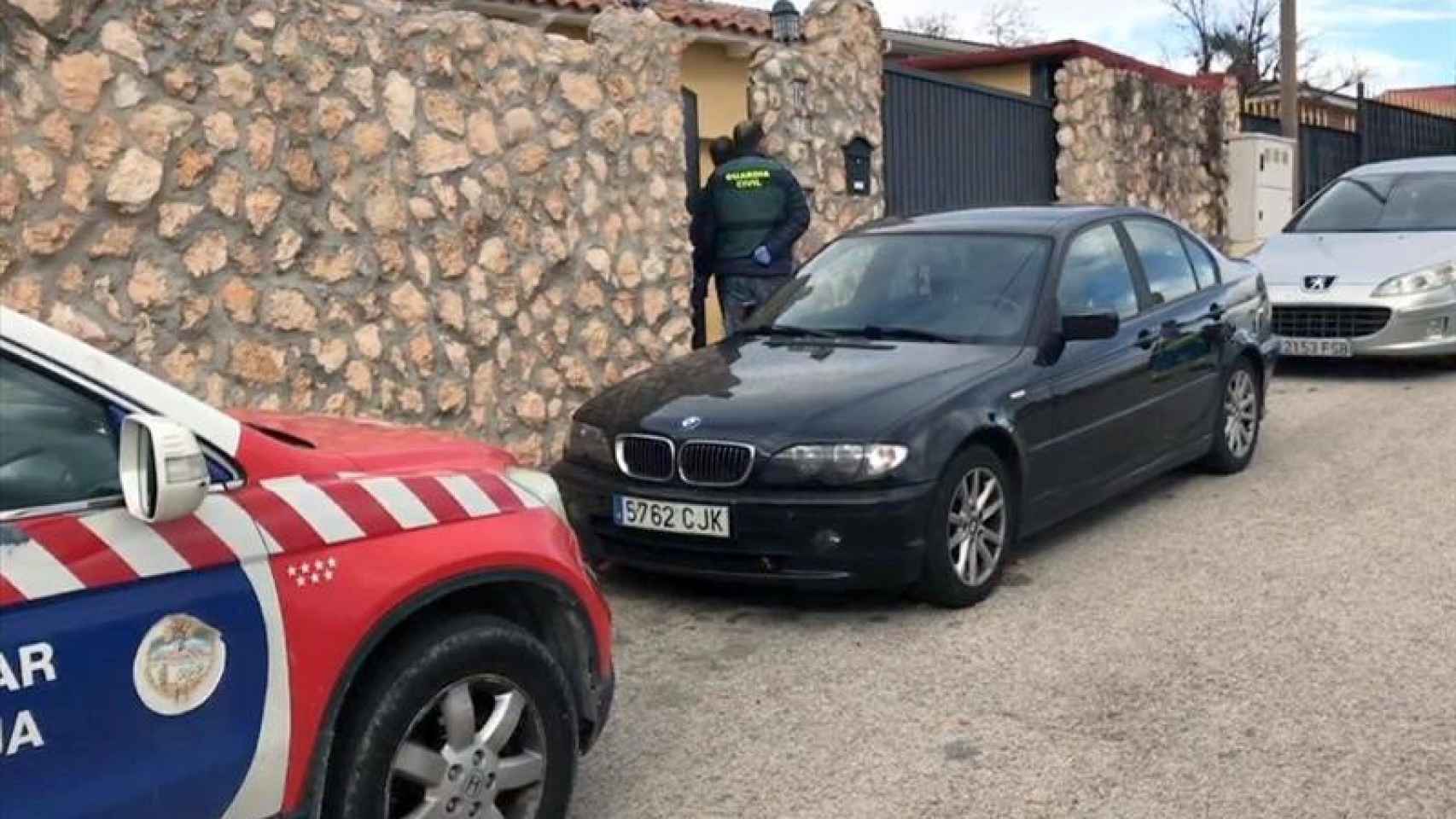 Fotografía tomas de un video facilitado por Summa112, de la fachada del chalé de Colmenar de Oreja  madre / EFE