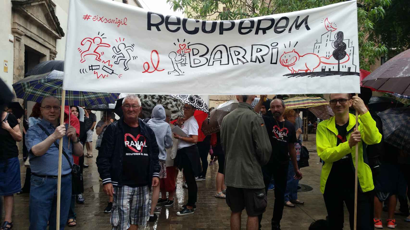 Vecinos del Raval de Barcelona durante una de sus manifestaciones contra el narcotráfico / CG