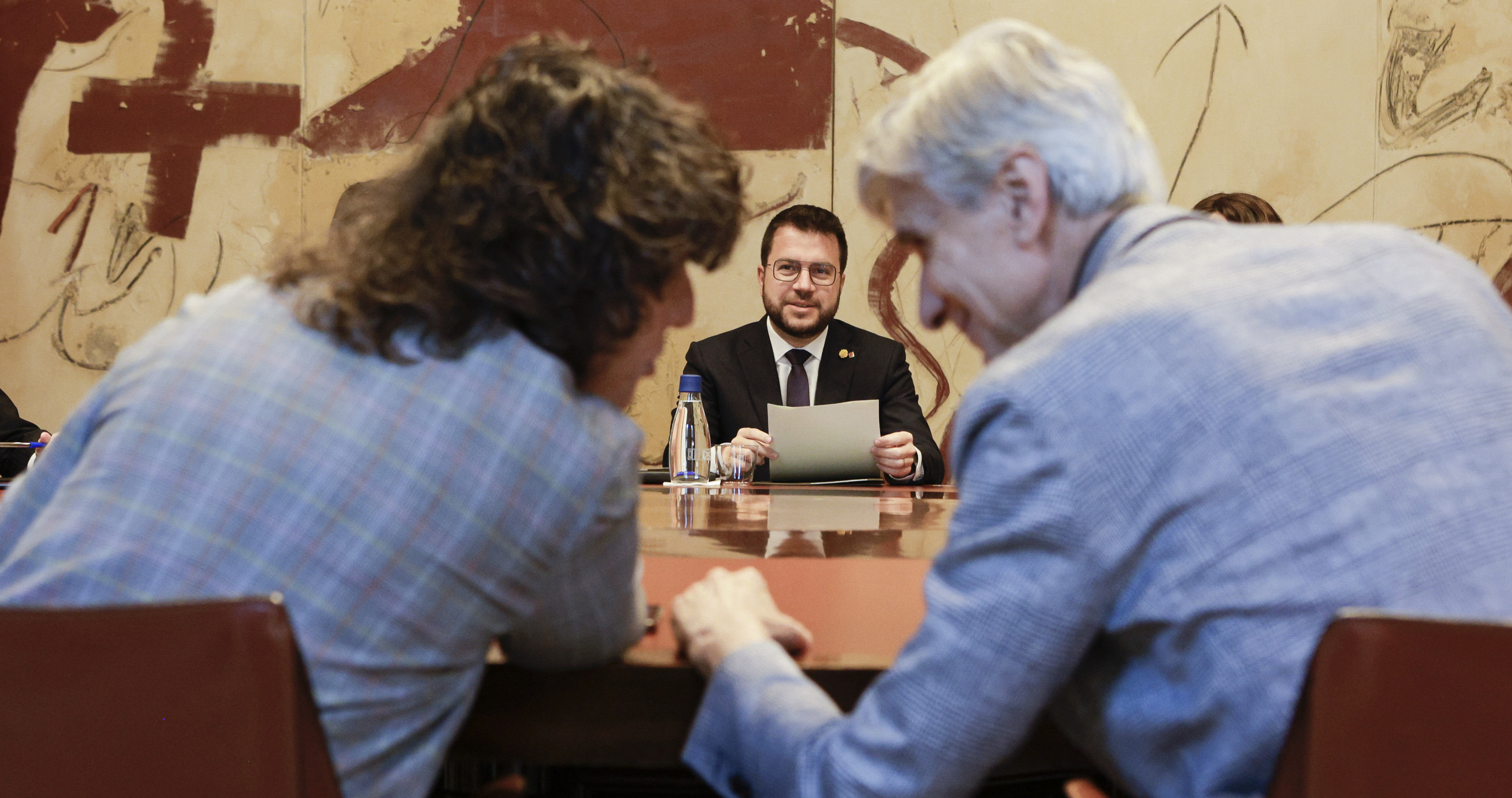 El presidente de la Generalitat, Pere Aragonés, durante la reunión extraordinaria de Govern en la que se aprobará un decreto ley para dar respuesta a la sentencia del 25% de castellano en las escuelas / EFE