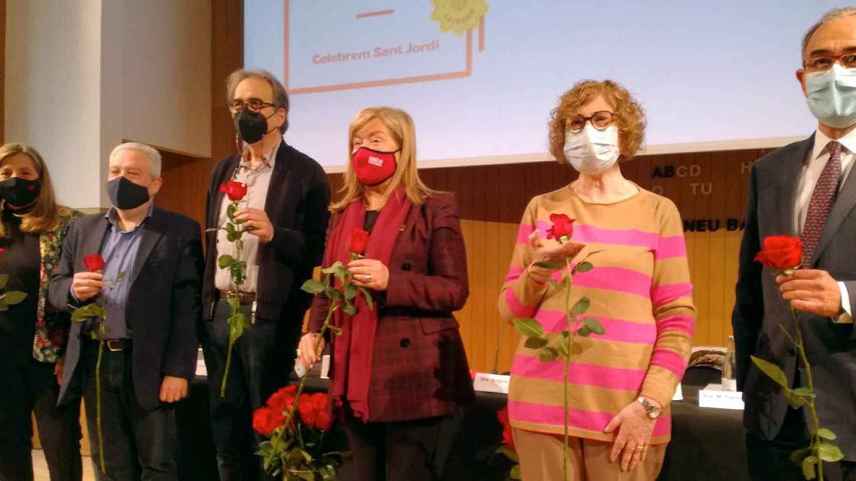 De izquierda a derecha: Isona Passola, Joan Guillén, Joan Subirats, Àngels Ponsa, Maria Carme Ferrer y Patrici Tixis / ALEIX MERCADER - CG