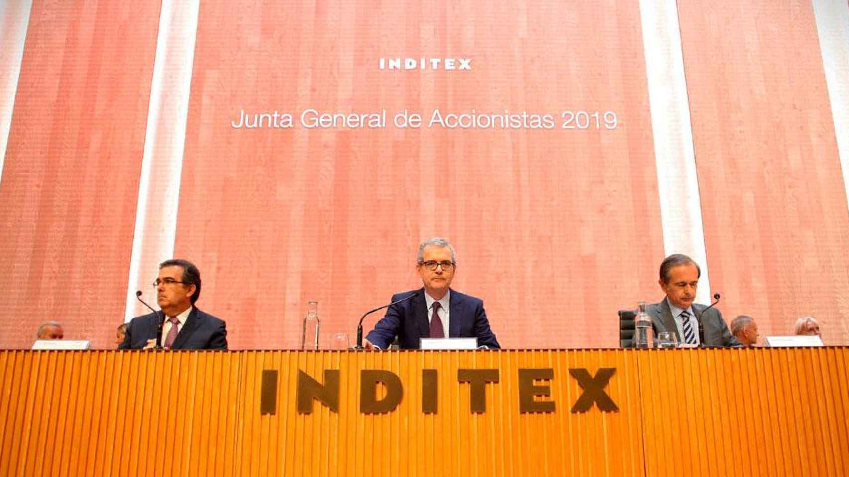 Pablo Isla (c), el presidente ejecutivo de Inditex en la junta general de accionistas de 2019 del grupo / EFE