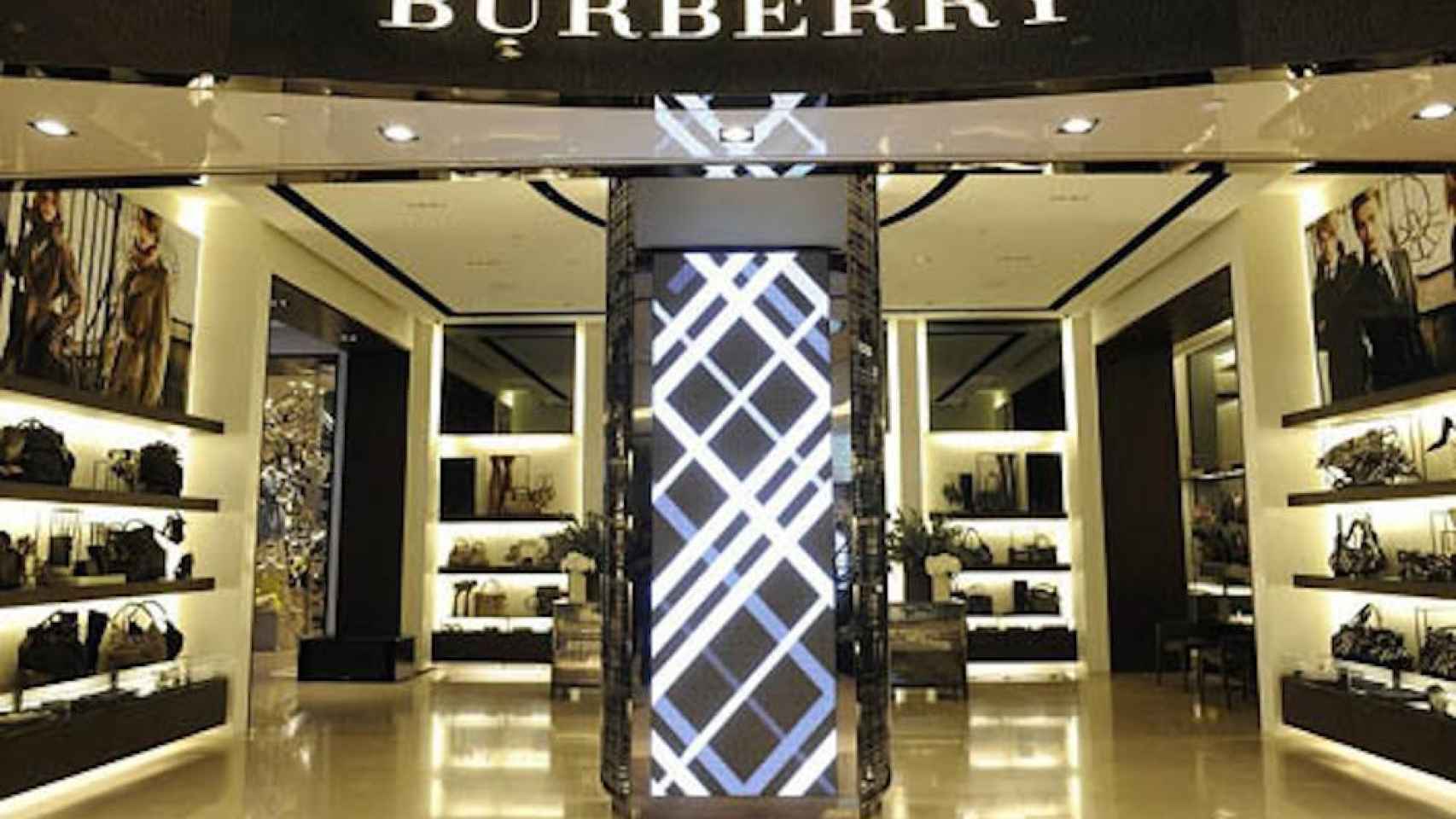 Una foto de archivo de una tienda Burberry. Nombramientos y ceses en las empresas catalanas