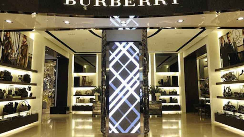 Una foto de archivo de una tienda Burberry. Nombramientos y ceses en las empresas catalanas